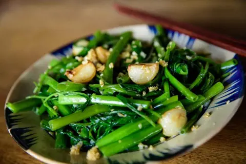 Hình ảnh Rau muống xào tỏi