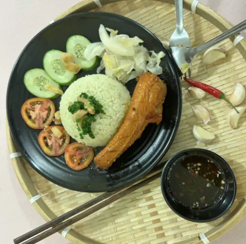 Hình ảnh Cơm tấm sườn cọng nướng