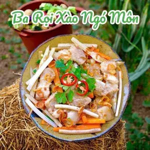 Hình ảnh Ba rọi xào ngó môn