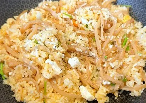 Hình ảnh Cơm trắng hột vịt chiên xá bấu
