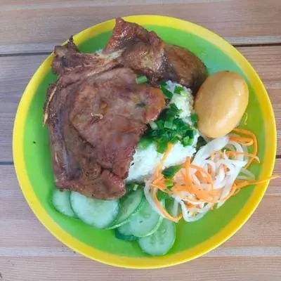 Hình ảnh Cơm sườn trứng kho