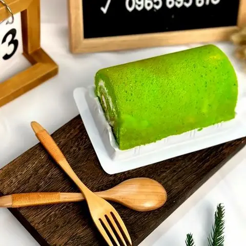 Hình ảnh Bánh bông lan cuộn cốm