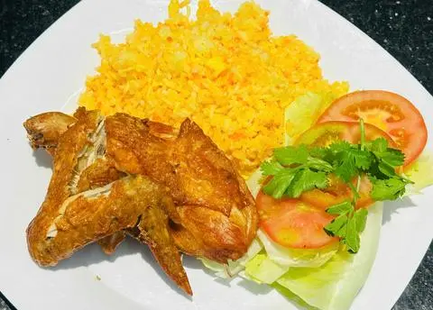 Hình ảnh Cơm gà xối mỡ - canh