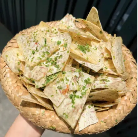 Hình ảnh Khoai môn cọng hành giòn