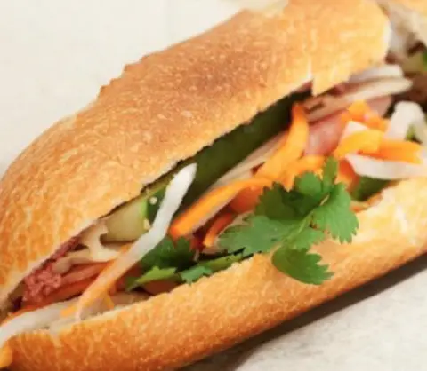 Hình ảnh Bánh mì thịt lụi xiên que - chả heo