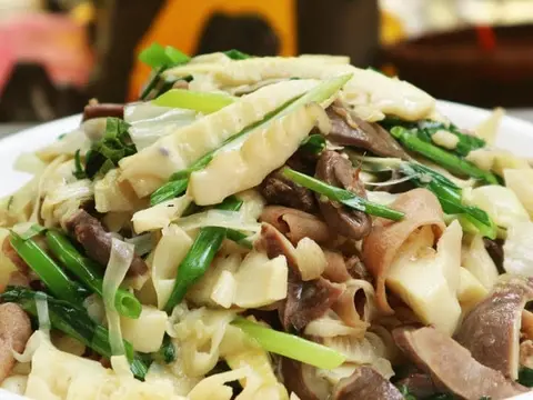 Hình ảnh Lòng mề xào măng