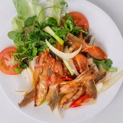 Hình ảnh Vây cá hồi chiên nước mắm