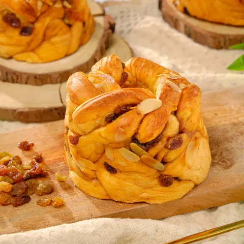Hình ảnh Bánh mì cuộn nho quế