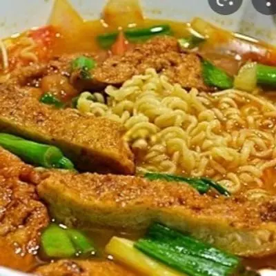 Hình ảnh Mì gói chả cá thập cẩm