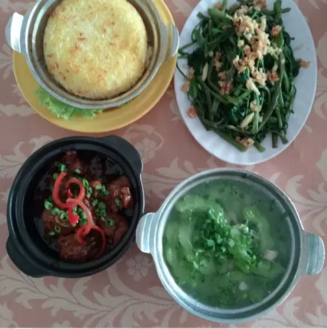 Hình ảnh Cơm niêu - sườn ram - rau xào - canh