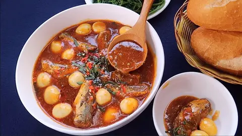 Hình ảnh Bánh mì xíu mại cá nục 