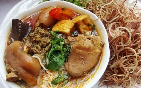 Hình ảnh Bún riêu cua ốc giò heo