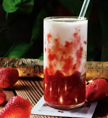 Hình ảnh Sữa tươi dâu tươi