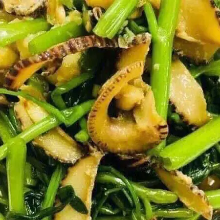 Hình ảnh Ốc giác xào rau muống
