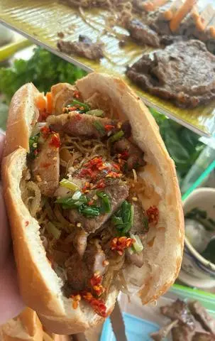 Hình ảnh Bánh mì thịt nướng