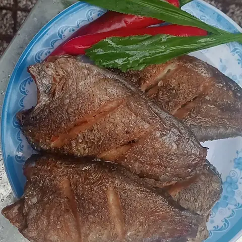 Hình ảnh Cơm cá sặc 1 nắng chiên - nước chấm