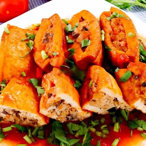 Hình ảnh Cơm sườn bì đậu hủ nhồi thịt
