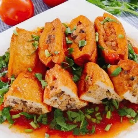 Hình ảnh Cơm đậu hủ nhồi thịt sốt cà