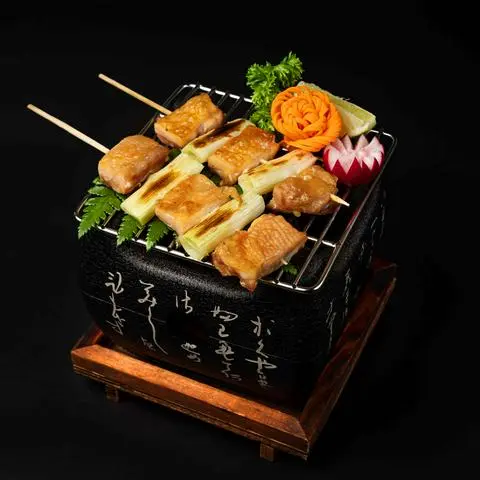 Hình ảnh Thịt gà xiên hành baro nướng sốt teri - chicken and leek skewers with glazed terriyaki sauce - ya10
