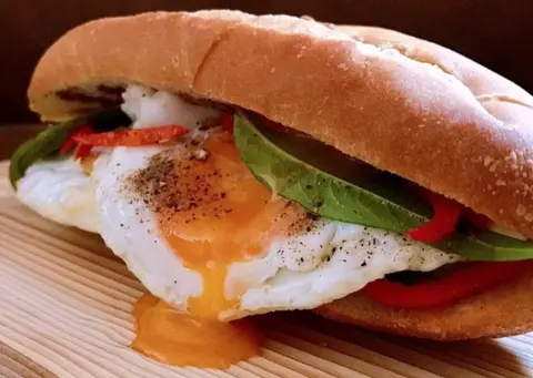Hình ảnh Bánh mì ốp la 1 trứng