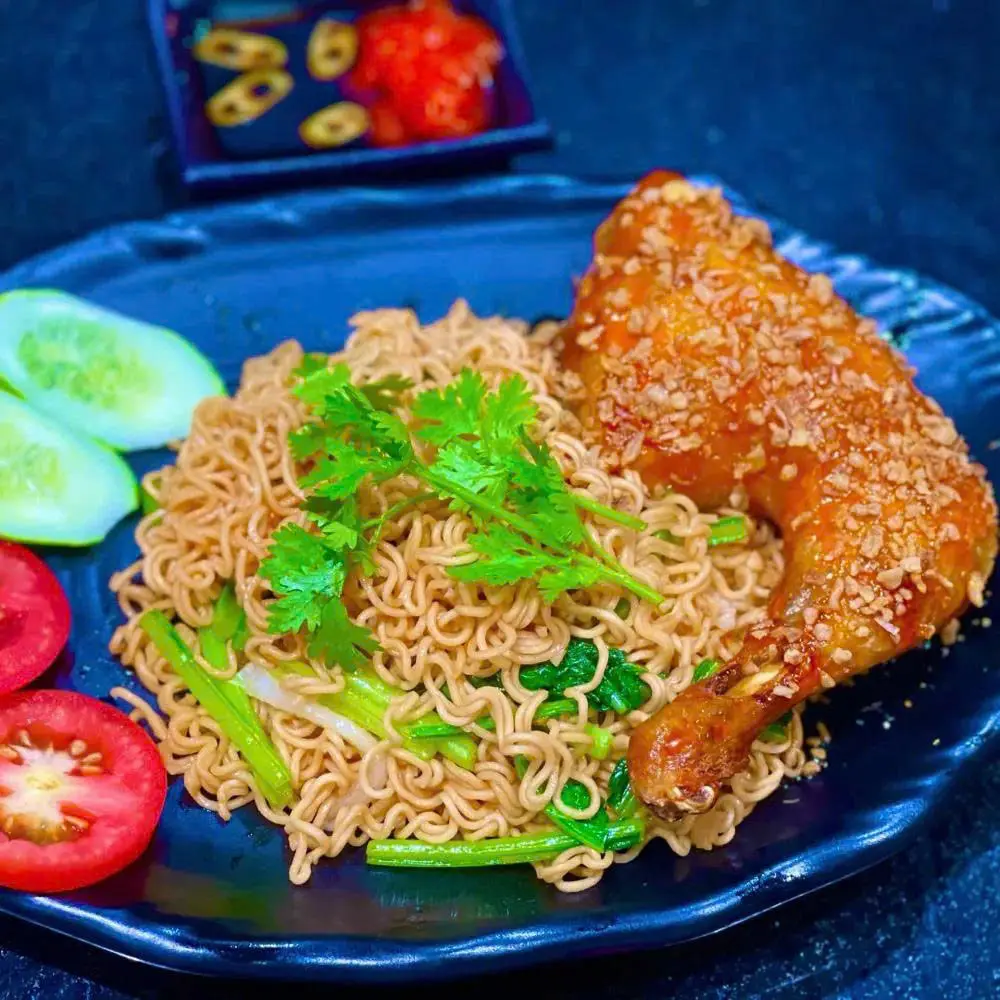 Hình ảnh Mì gà nước mắm đùi góc tư - canh rong biển