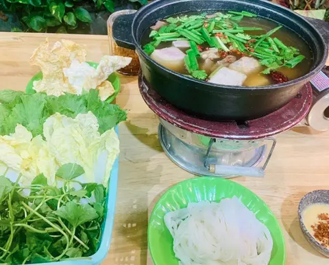 Hình ảnh Lẩu bò hồng tiêu lớn