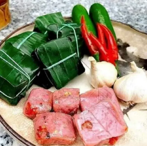 Hình ảnh Nem chua lá ổi