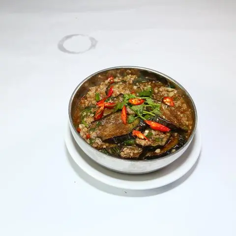 Hình ảnh Cà tím xào cá mặn thịt bằm