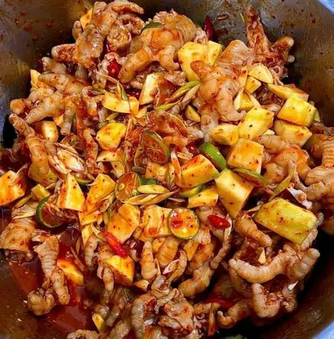 Hình ảnh Chân gà sốt thái - phần nhỏ