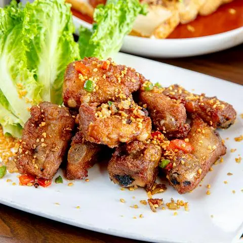 Hình ảnh Cơm sườn non cháy tỏi
