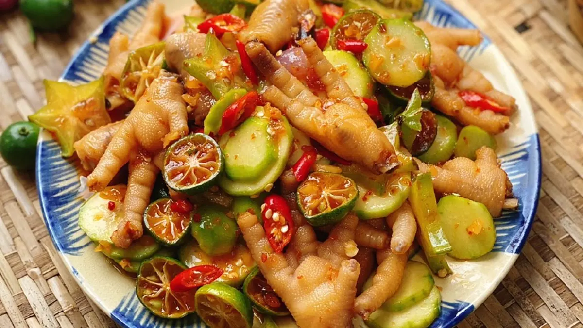 Hình ảnh Chân gà rút xương sốt thái