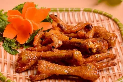 Hình ảnh Chân gà chiên nước mắm