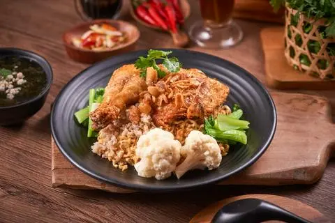 Hình ảnh Mì trộn gà xối mỡ