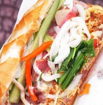 Hình ảnh Bánh mì chả chà bông