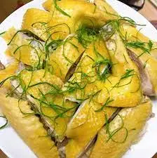 Hình ảnh Nửa con gà chặt lá chanh - cháo - gỏi