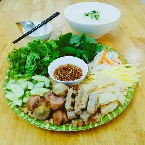 Hình ảnh Bún trộn nem nướng đặc biệt
