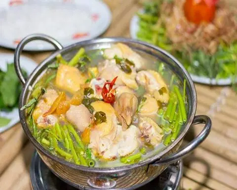 Hình ảnh Lẩu gà lá giang