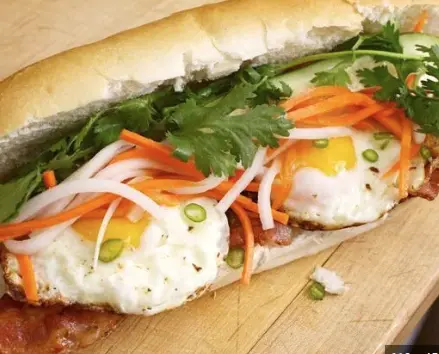 Hình ảnh Bánh mì ốp lâ