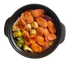 Hình ảnh Mì cay xúc xích bò viên
