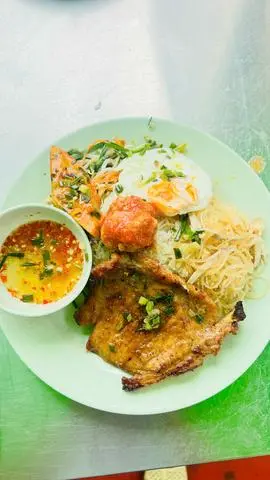 Hình ảnh Cơm sườn - bì - chả - ốp la - xíu mại