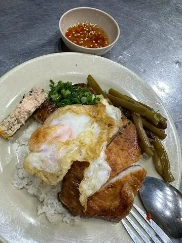 Hình ảnh Cơm sườn trứng