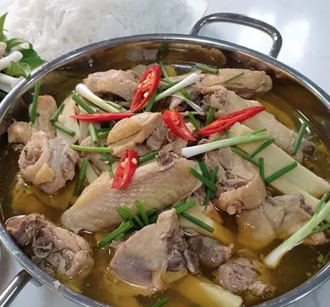 Hình ảnh Lầu gà lá quế (3 người ăn)