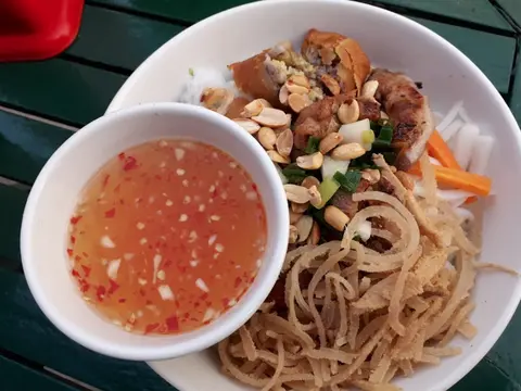 Hình ảnh Bún thịt nướng bì