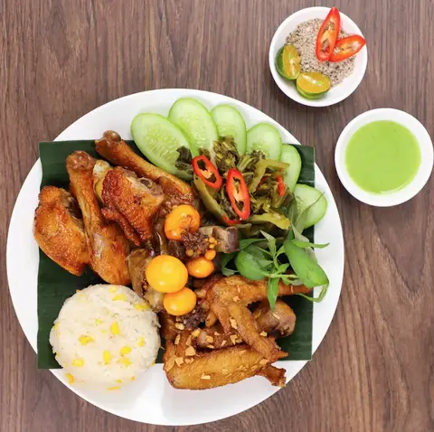 Hình ảnh Gà Lên Mâm - Nửa Con