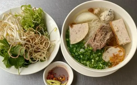 Hình ảnh Bún mọc thập cẩm - đầy đủ