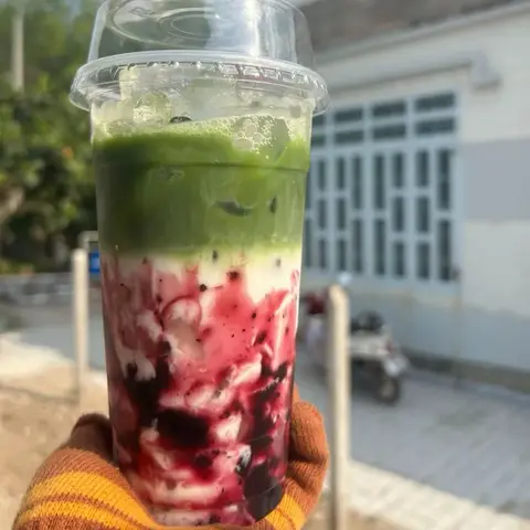 Hình ảnh Matcha latte việt quất