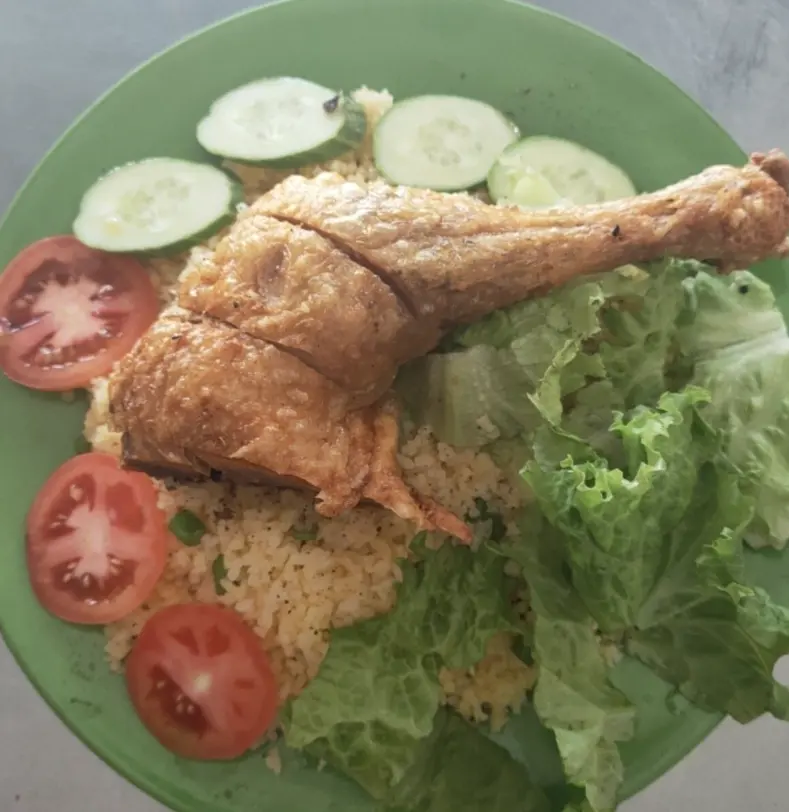 Hình ảnh Cơm gà xối mỡ đùi
