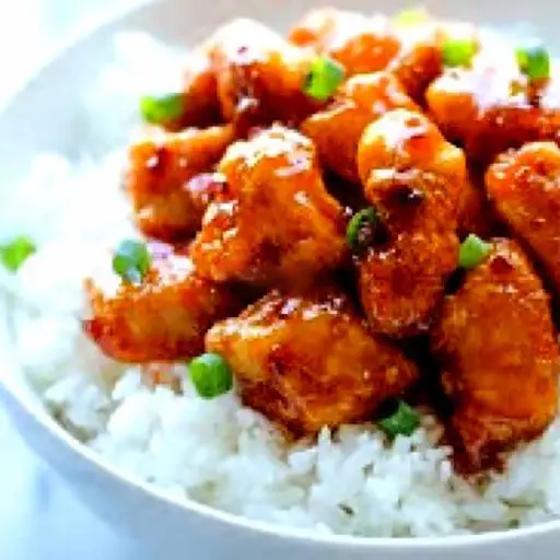 Hình ảnh Cơm Gà Giòn Sốt Má Châu
