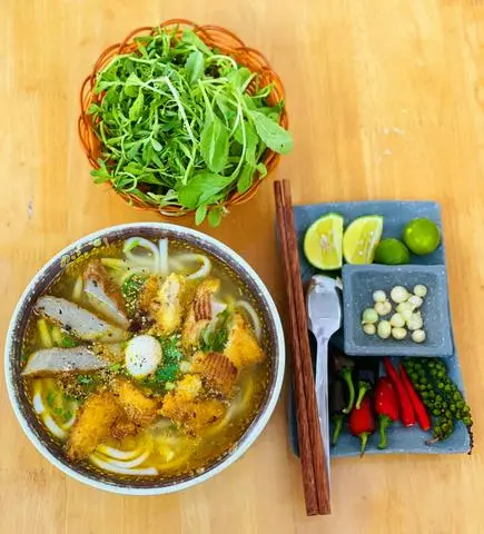 Hình ảnh Bánh canh cá lóc chiên
