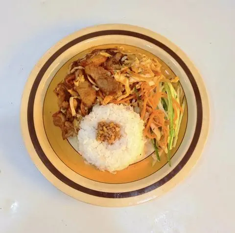 Hình ảnh Cơm Thịt Heo Xào Sốt Cay